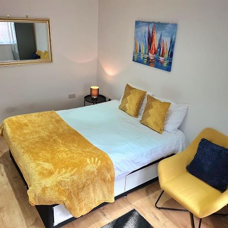 Lovely Central Studio/2Bed - 5Min To Train Station Slough Exterior foto