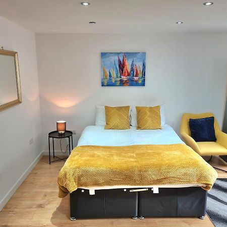 Lovely Central Studio/2Bed - 5Min To Train Station Slough Exterior foto