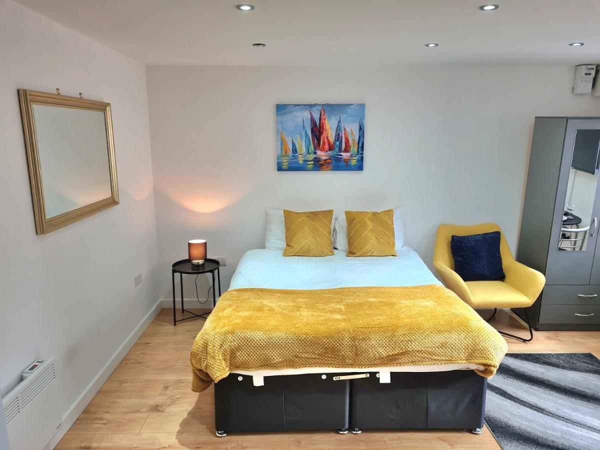 Lovely Central Studio/2Bed - 5Min To Train Station Slough Exterior foto