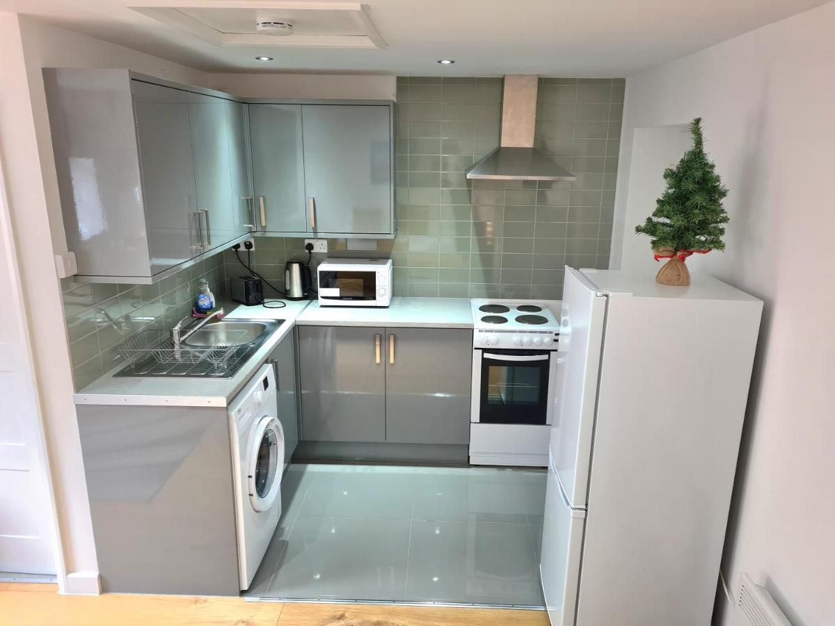 Lovely Central Studio/2Bed - 5Min To Train Station Slough Exterior foto